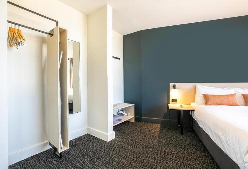 标准工作室, Nightcap At Chardons Corner