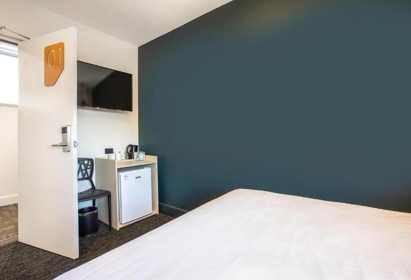 家庭工作室, Nightcap At Chardons Corner