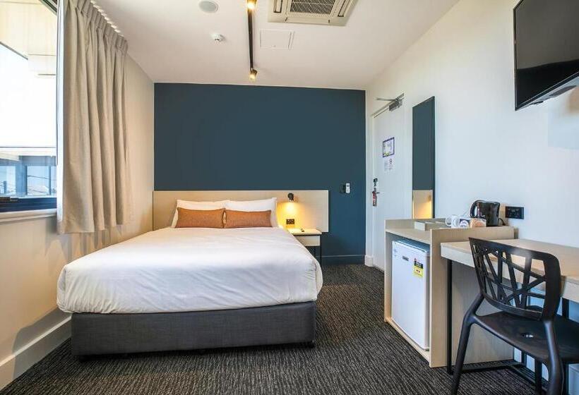 基本工作室, Nightcap At Chardons Corner