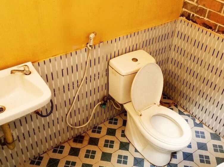 سوئیت خانوادگی اقتصادی, Dream House Guest House & Restaurant