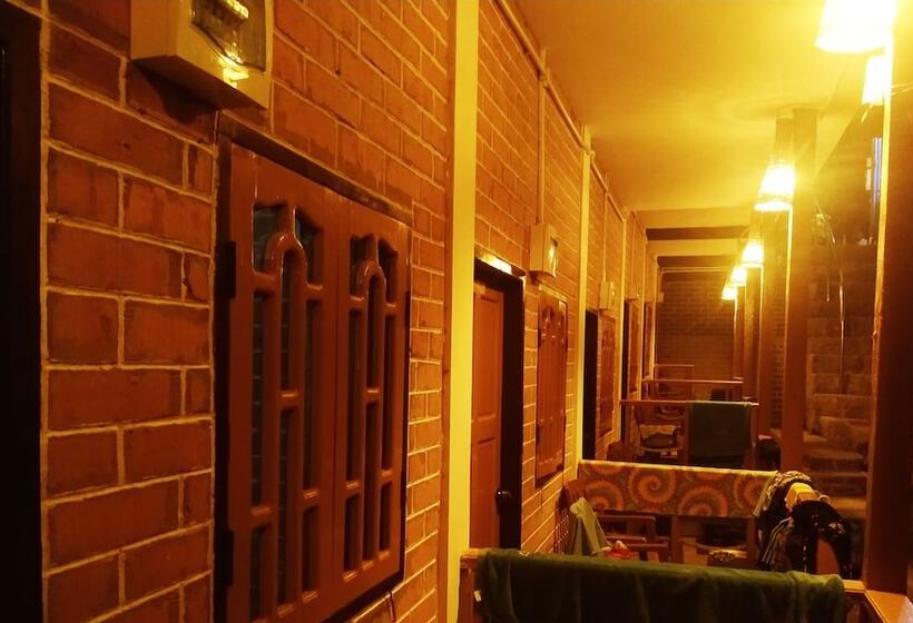 سوئیت خانوادگی اقتصادی, Dream House Guest House & Restaurant