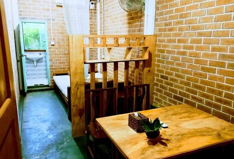 اتاق لوکس یک تخته, Dream House Guest House & Restaurant