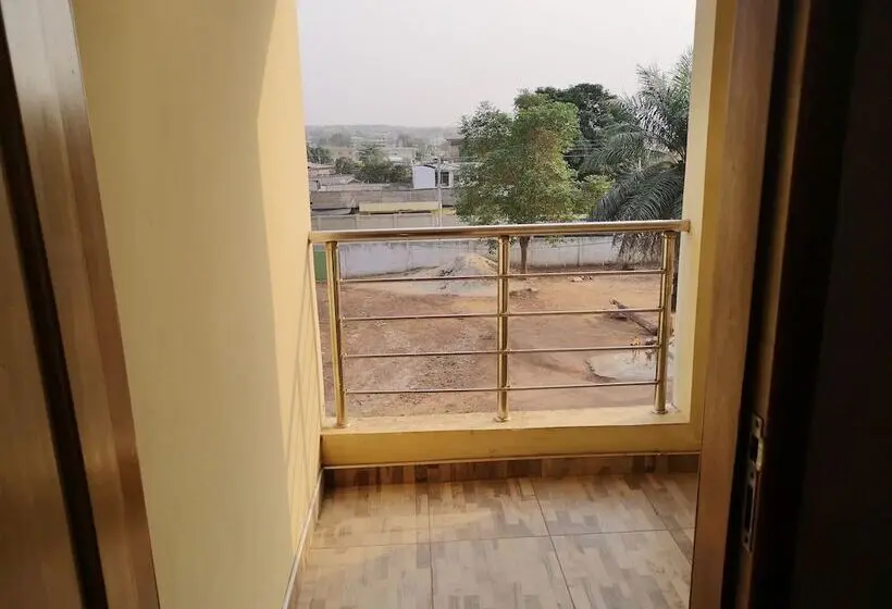 エクゼクティブワンルーム, The Golden Apple Guest House