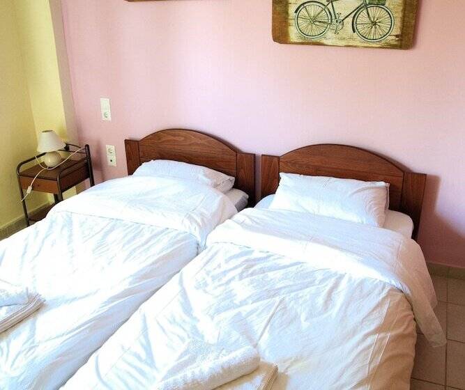 סטודיו עם נוף להרים, Tsertos Apartments