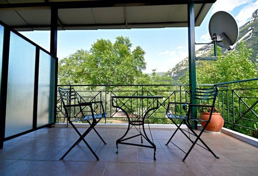 סטודיו עם נוף להרים, Tsertos Apartments