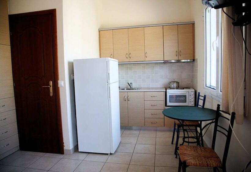 סטודיו עם נוף להרים, Tsertos Apartments