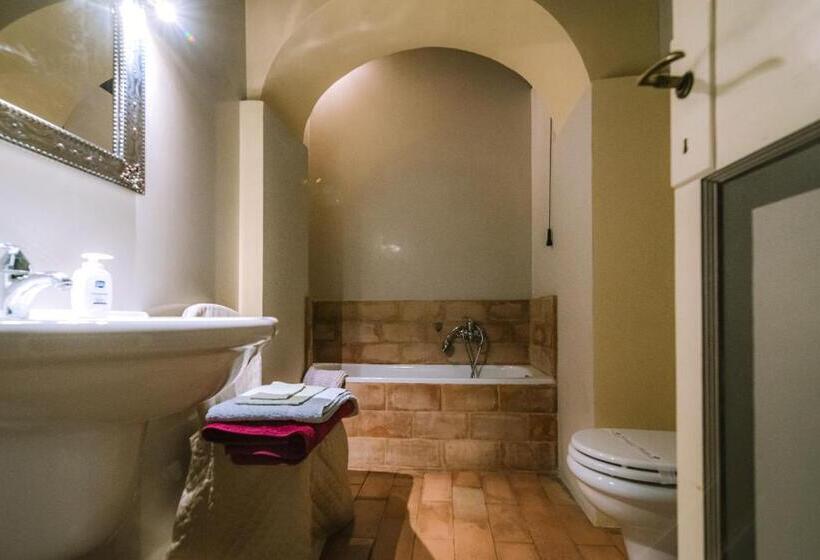 جناح, Palazzo Romani Adami