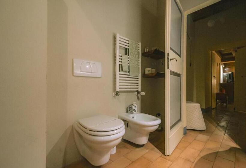 جناح, Palazzo Romani Adami