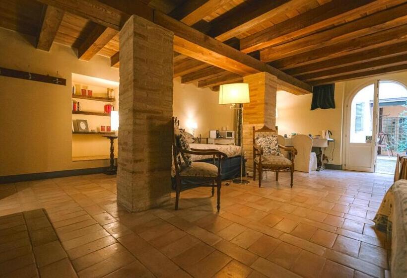 جناح, Palazzo Romani Adami