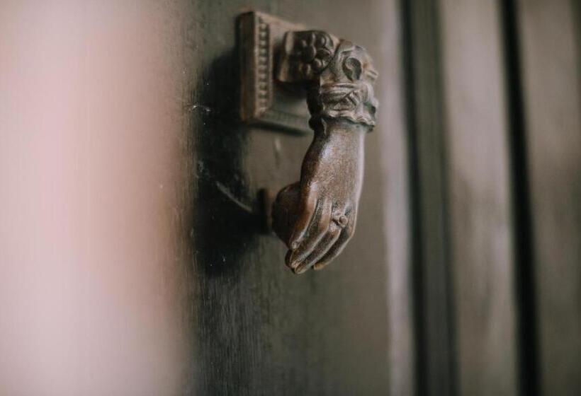 شقة غرفة واحدة, Palazzo Romani Adami