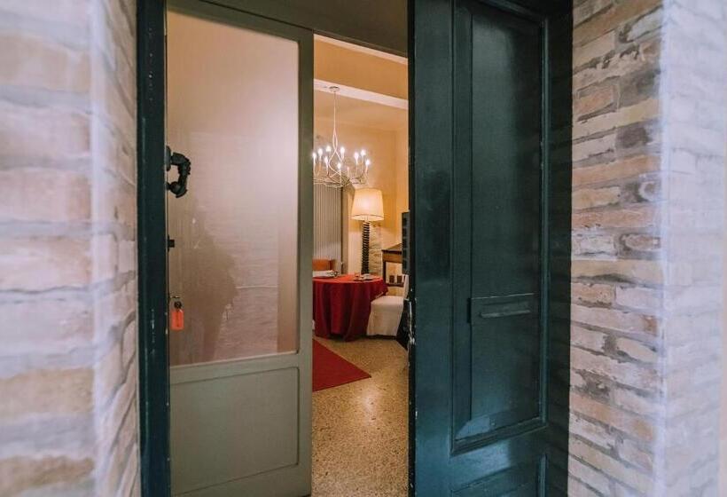 شقة غرفة واحدة, Palazzo Romani Adami