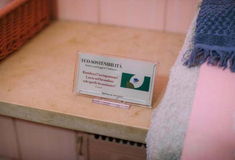 شقة غرفة واحدة, Palazzo Romani Adami