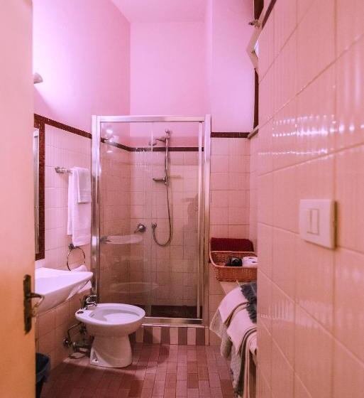 شقة غرفة واحدة, Palazzo Romani Adami