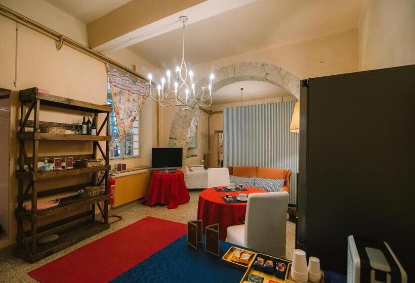 شقة غرفة واحدة, Palazzo Romani Adami