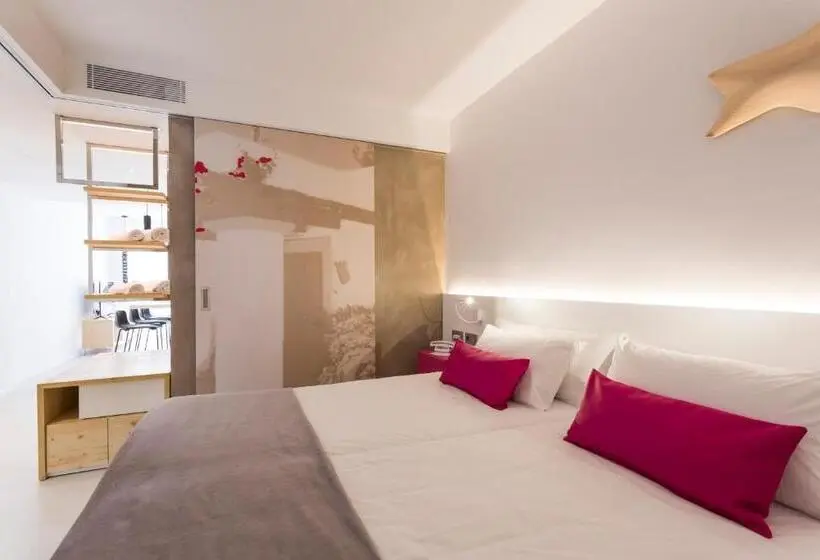 سوییت جونیور با چشم‌انداز جانبی دریا, One Ibiza Suites