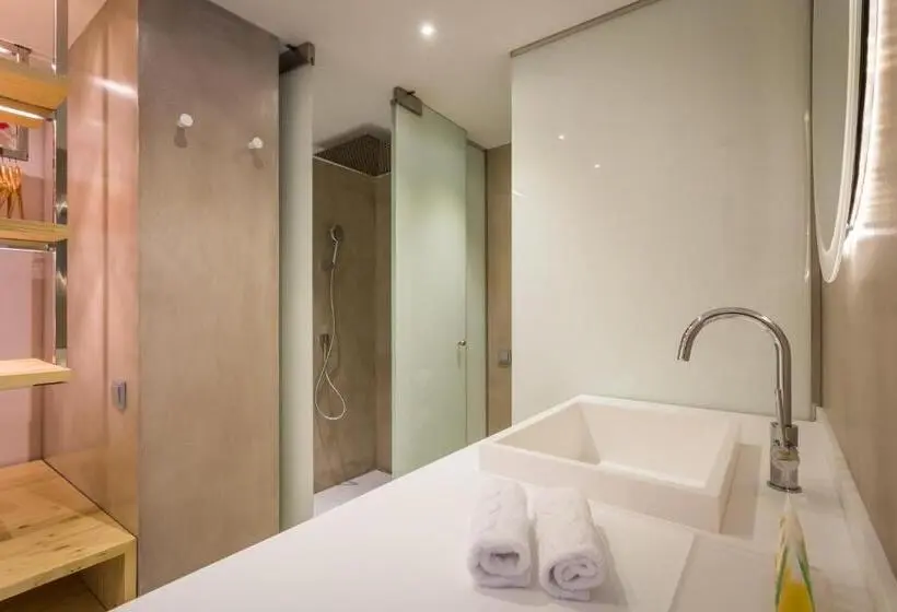 سوییت جونیور با چشم‌انداز جانبی دریا, One Ibiza Suites