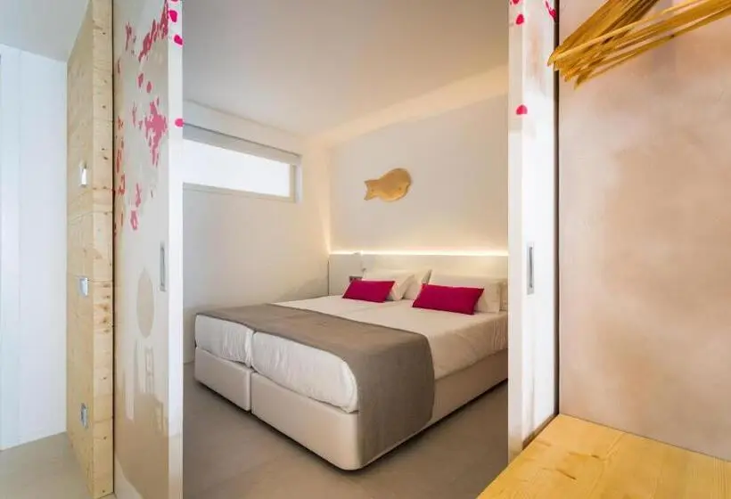 سوییت جونیور با چشم‌انداز جانبی دریا, One Ibiza Suites