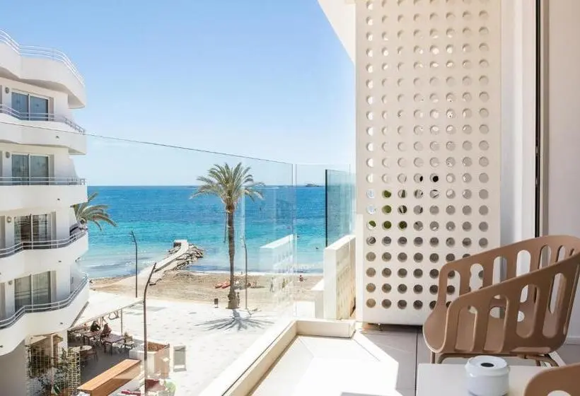 سوییت جونیور با چشم‌انداز جانبی دریا, One Ibiza Suites