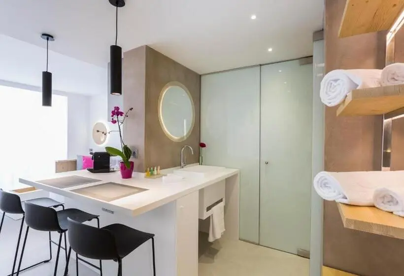 سوئیت جونیور اینتریور, One Ibiza Suites