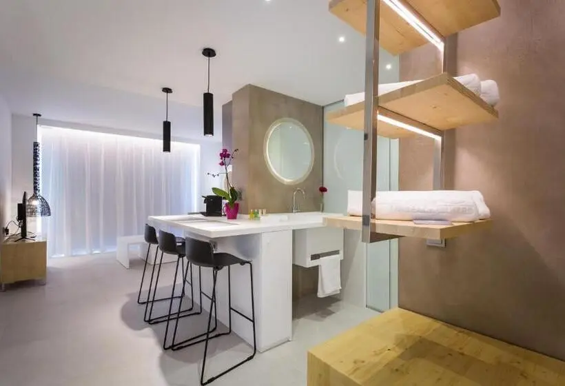 سوئیت جونیور اینتریور, One Ibiza Suites