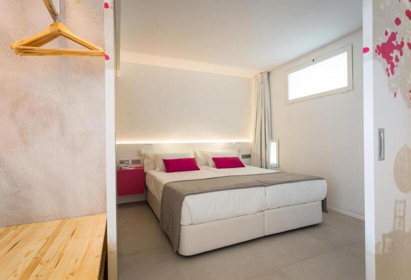 주니어 스위트 측면 바다 전망, One Ibiza Suites