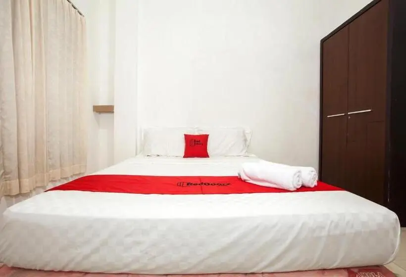 スタンダードルーム, Reddoorz Near Taman Bungkul
