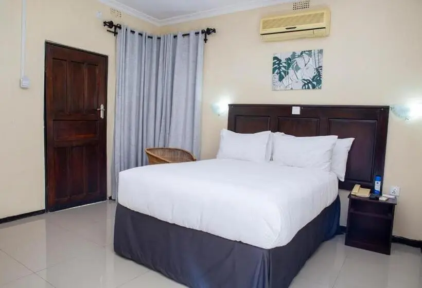 اتاق استاندارد یک نفره, Zambezi Way Lodge