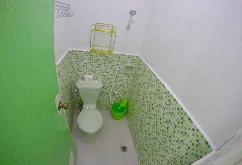 Quarto Quádruplo Economy, The Biggies Inn