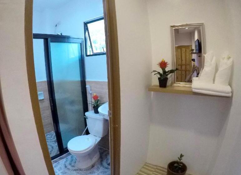 Quarto Estandar, The Biggies Inn
