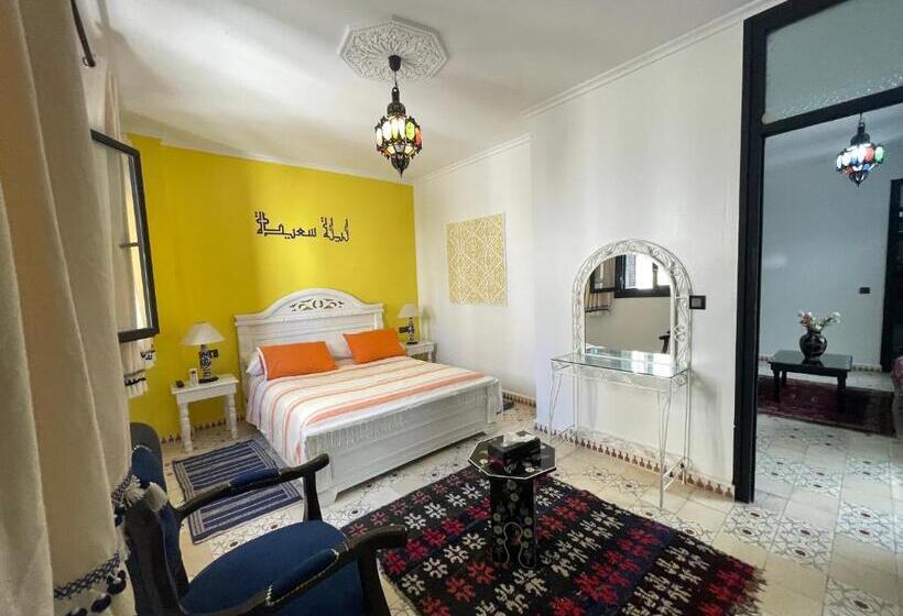 חדר משפחתי, Riad Tingis