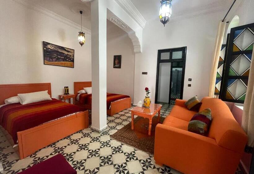 غرفة عائلية, Riad Tingis