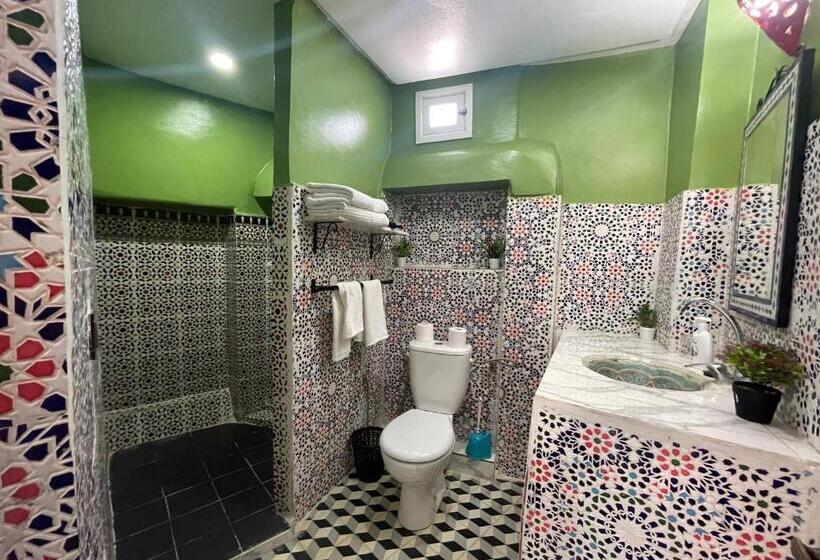 Standard-huone, Riad Tingis