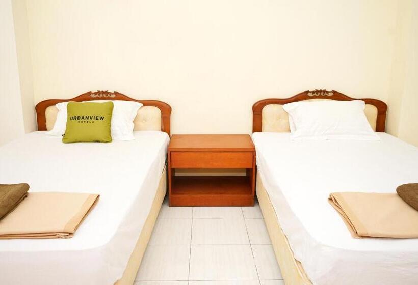 Номер Superior, Urbanview Hotel Ratu Elok Syariah Banjarbaru By Reddoorz