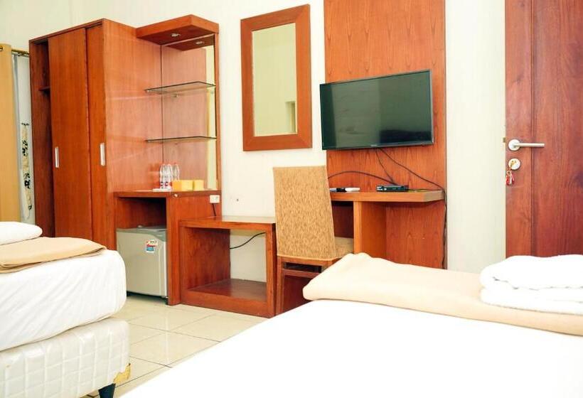 Номер Superior, Urbanview Hotel Ratu Elok Syariah Banjarbaru By Reddoorz