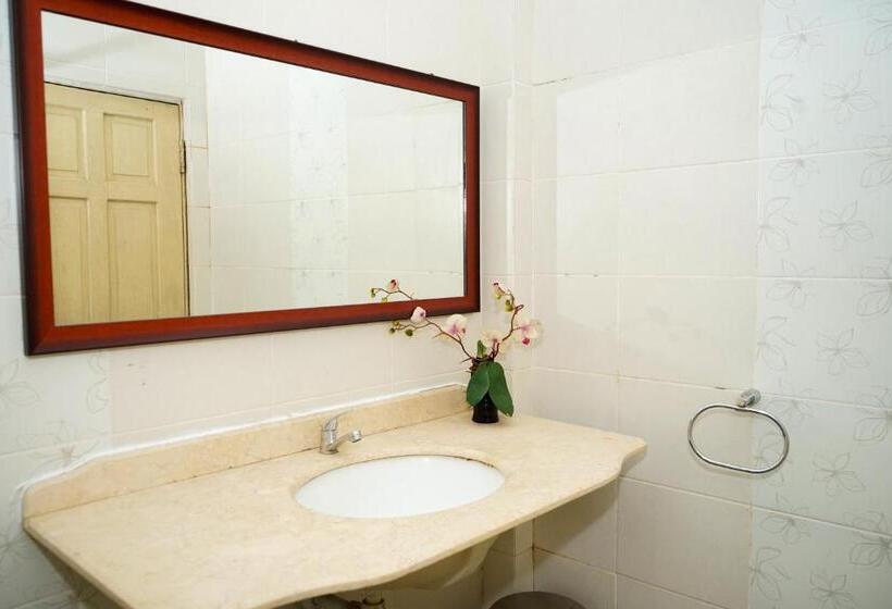 Номер Стандарт, Urbanview Hotel Ratu Elok Syariah Banjarbaru By Reddoorz