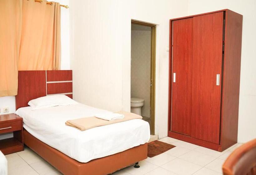 Номер Стандарт, Urbanview Hotel Ratu Elok Syariah Banjarbaru By Reddoorz