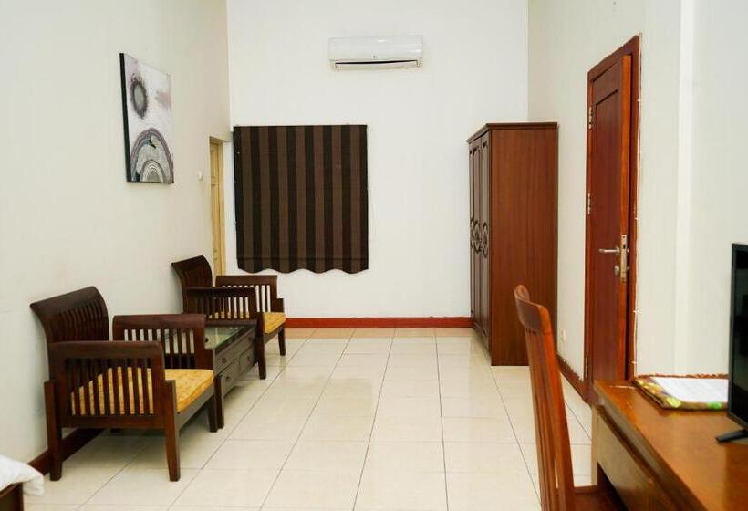 Номер Deluxe, Urbanview Hotel Ratu Elok Syariah Banjarbaru By Reddoorz