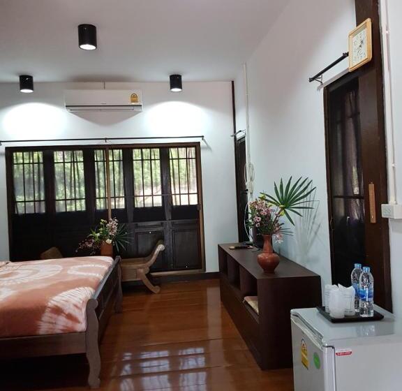 ファミリールーム, Phutawan Pundao