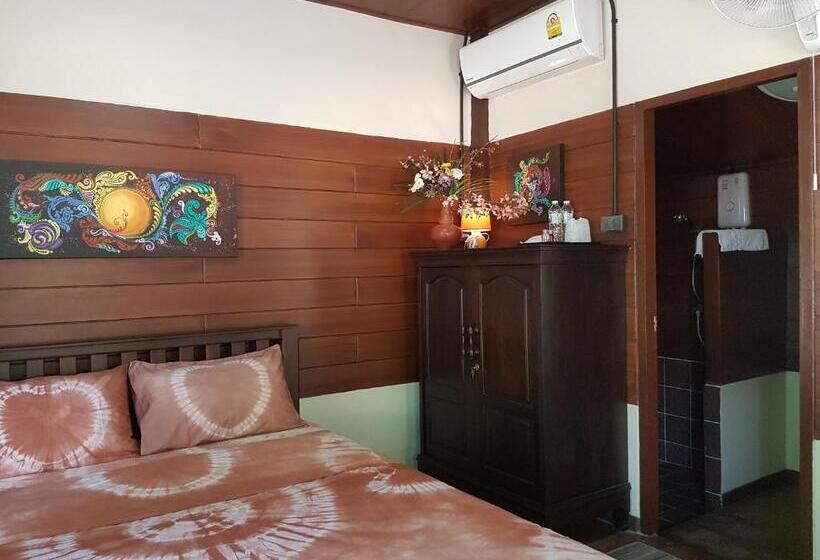 スタンダードルーム, Phutawan Pundao