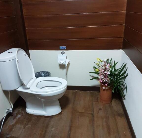 スタンダードルーム, Phutawan Pundao