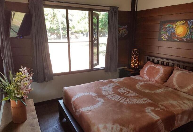 スタンダードルーム, Phutawan Pundao