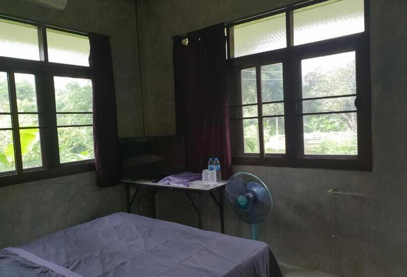 Standard room with outdoor bath, Phutawan Pundao