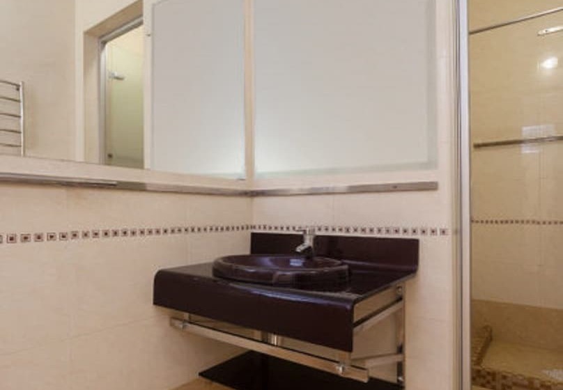 اتاق خانوادگی, Priboy Beach