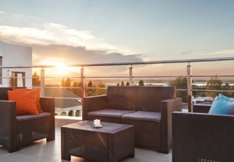 اتاق خانوادگی, Priboy Beach