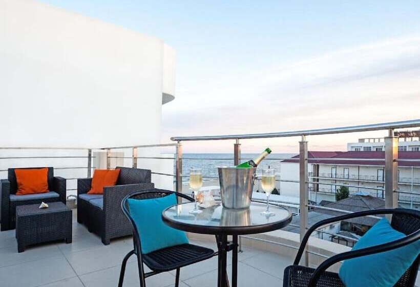 اتاق خانوادگی, Priboy Beach