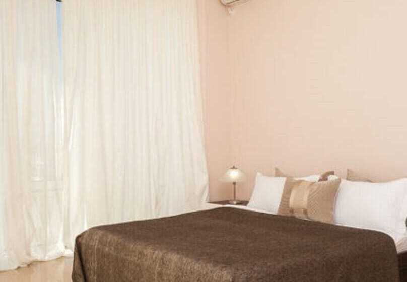 اتاق خانوادگی, Priboy Beach