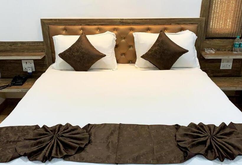 Трехместный Номер Deluxe, Yashogopal Resortico