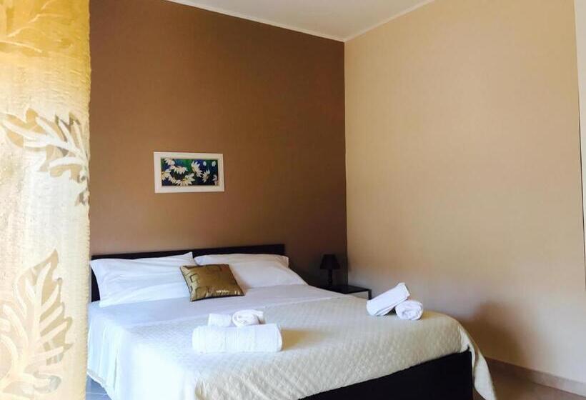 اتاق لوکس با بالکن, B&b Sikelia Mare