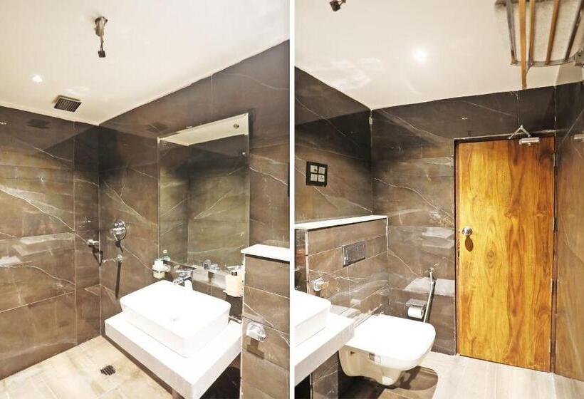 트리플 클래식 룸, Super Capital O 8902 Hotel Ronald Inn