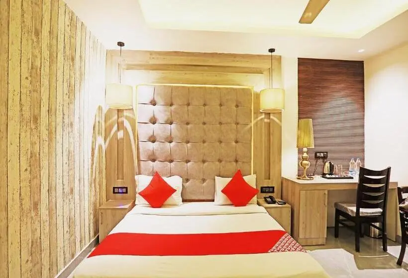 اتاق کلاسیک سه تخته, Super Capital O 8902 Hotel Ronald Inn